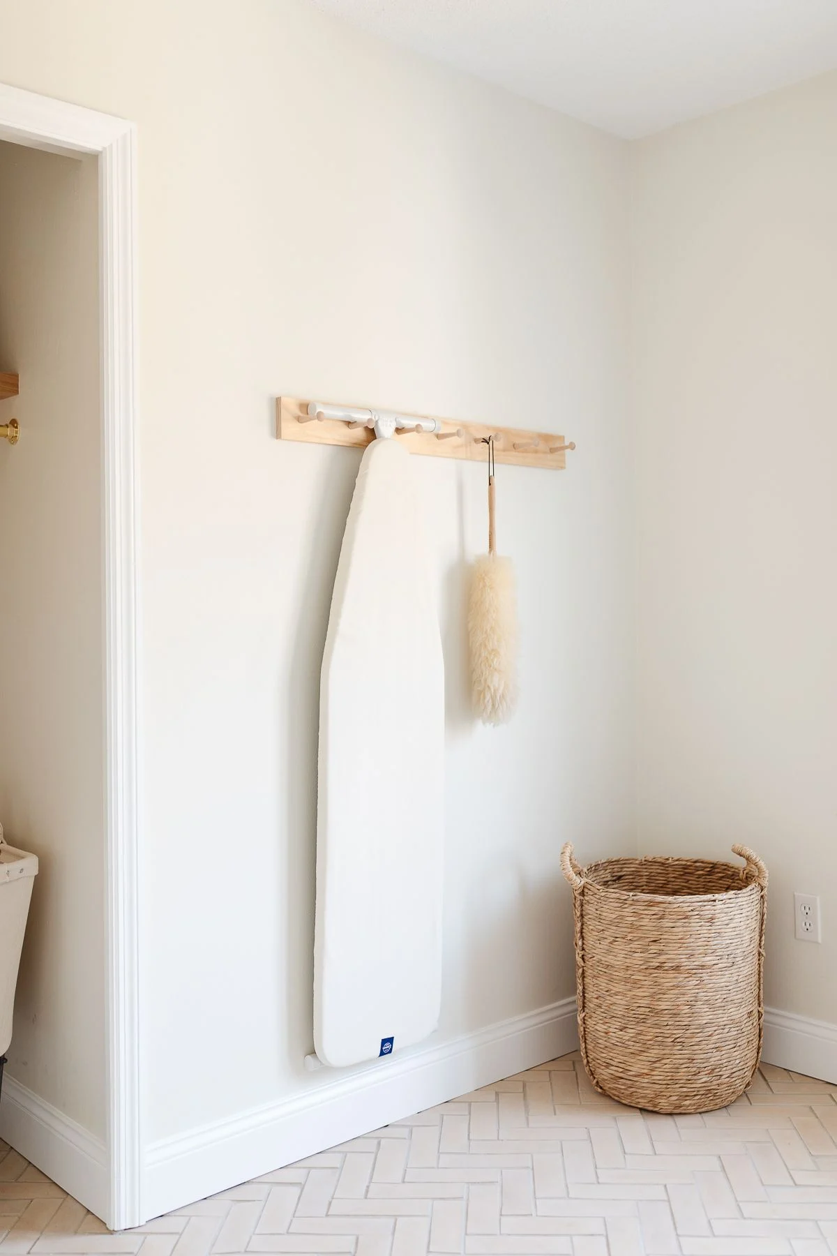 Shaker Workshop Wall Shelf Peg Rail Design Natural 36"